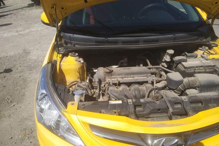 Used Hyundai Verna (older generation) 2011 Hatchback 1.4L Manual STYLE Model Engine Bay Right