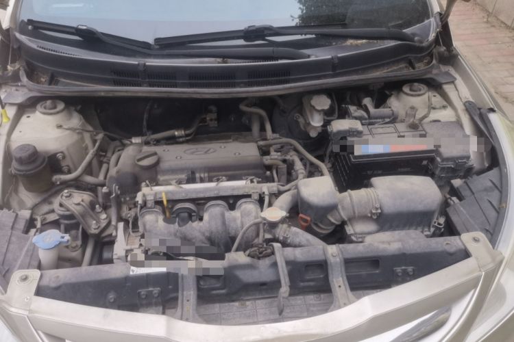 Used Hyundai Verna (older generation) 2011 Hatchback 1.4L Automatic Fashion GT Engine Bay