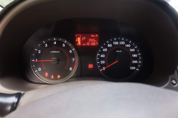 Used Hyundai Verna (older generation) 2011 Hatchback 1.4L Automatic Fashion GT Instrument Cluster