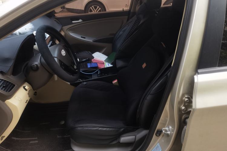 Used Hyundai Verna (older generation) 2011 Hatchback 1.4L Automatic Fashion GT Left Front Seat