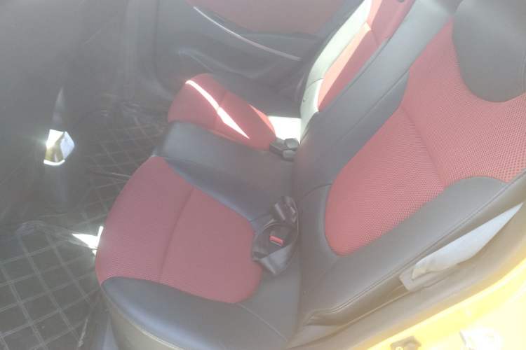 Used Hyundai Verna (older generation) 2011 Hatchback 1.4L Manual STYLE Model Left Rear Seat