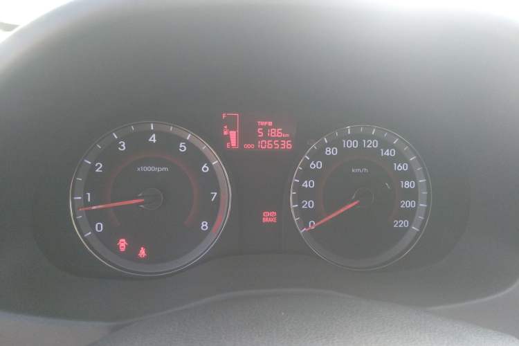 Used Hyundai Verna (older generation) 2011 Hatchback 1.4L Manual STYLE Model Odometer Close Up