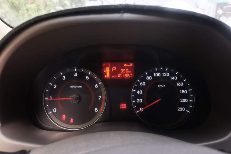Used Hyundai Verna (older generation) 2011 Hatchback 1.4L Automatic Fashion GT Odometer Close Up