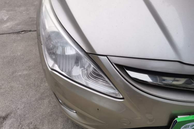 Used Hyundai Verna (older generation) 2011 Hatchback 1.4L Automatic Fashion GT Right Front Headlight