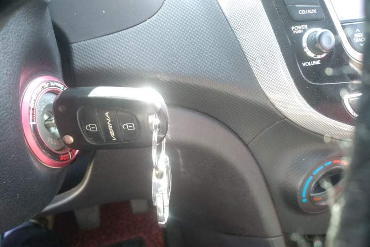 Used Hyundai Verna (older generation) 2011 Hatchback 1.4L Manual STYLE Model Vehicle Key