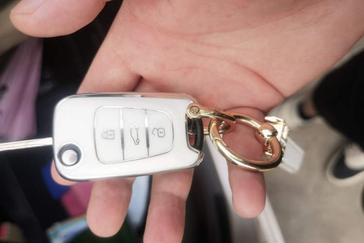 Used Hyundai Verna (older generation) 2011 Hatchback 1.4L Automatic Fashion GT Vehicle Key