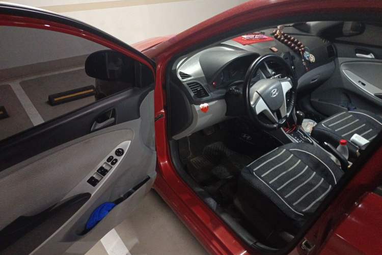 Used Hyundai Verna (older generation) 2013 Sedan 1.4L Automatic Standard GL Model Driver Seat