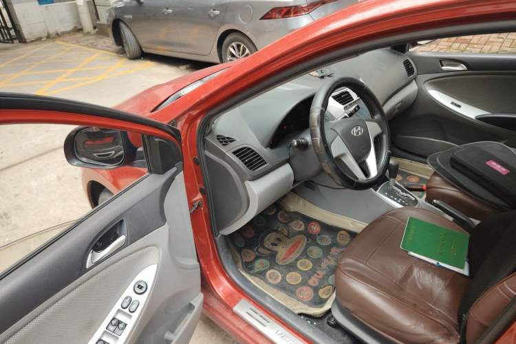 Used Hyundai Verna (older generation) 2013 Sedan 1.4L Automatic Standard GL Model Driver Seat