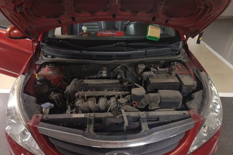 Used Hyundai Verna (older generation) 2013 Sedan 1.4L Automatic Standard GL Model Engine Bay