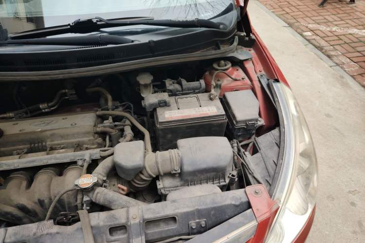 Used Hyundai Verna (older generation) 2013 Sedan 1.4L Automatic Standard GL Model Engine Bay Left