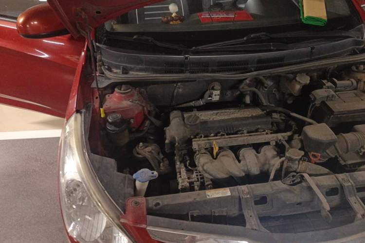 Used Hyundai Verna (older generation) 2013 Sedan 1.4L Automatic Standard GL Model Engine Bay Right