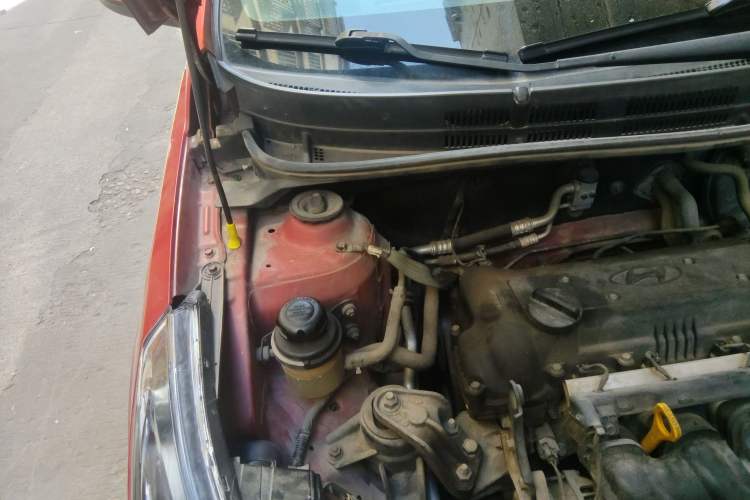 Used Hyundai Verna (older generation) 2013 Sedan 1.4L Automatic Standard GL Model Engine Bay Right