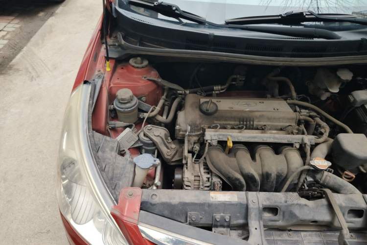 Used Hyundai Verna (older generation) 2013 Sedan 1.4L Automatic Standard GL Model Engine Bay Right