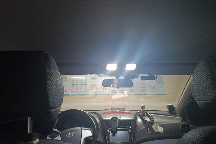 Used Hyundai Verna (older generation) 2013 Sedan 1.4L Automatic Standard GL Model Headliner