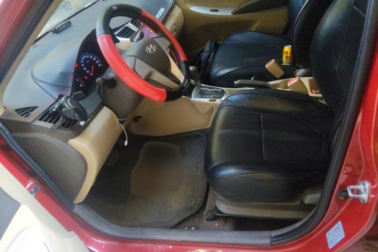 Used Hyundai Verna (older generation) 2013 Sedan 1.4L Automatic Standard GL Model Left Front Seat