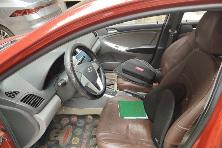 Used Hyundai Verna (older generation) 2013 Sedan 1.4L Automatic Standard GL Model Left Front Seat