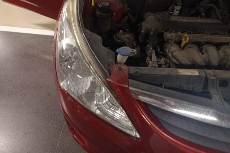 Used Hyundai Verna (older generation) 2013 Sedan 1.4L Automatic Standard GL Model Right Front Headlight