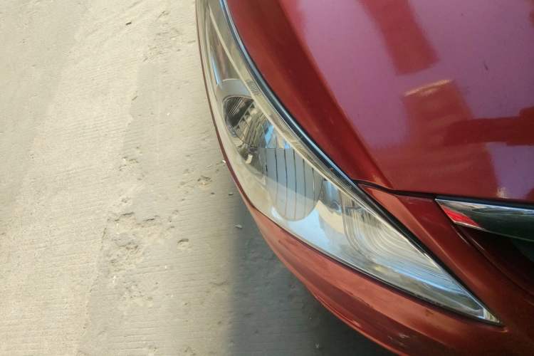 Used Hyundai Verna (older generation) 2013 Sedan 1.4L Automatic Standard GL Model Right Front Headlight