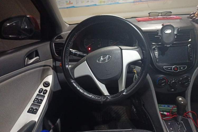 Used Hyundai Verna (older generation) 2013 Sedan 1.4L Automatic Standard GL Model Steering Wheel