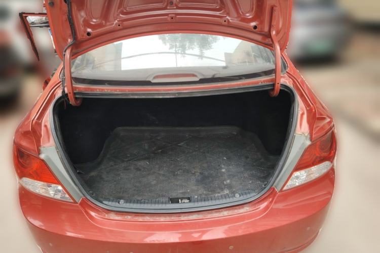 Used Hyundai Verna (older generation) 2013 Sedan 1.4L Automatic Standard GL Model Trunk