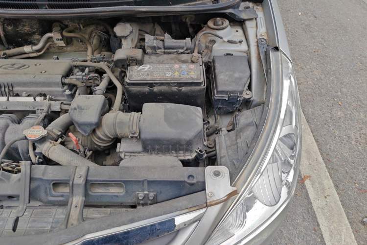 Used Hyundai Verna (older generation) 2013 Sedan 1.4L Automatic Standard GL Model Engine Bay Left