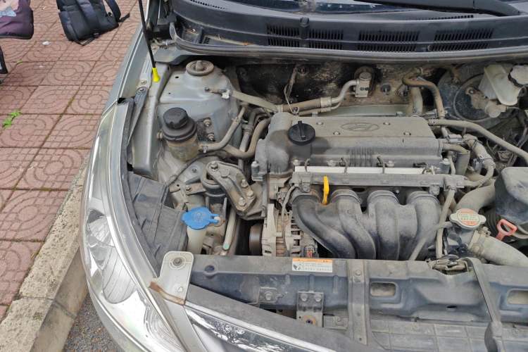 Used Hyundai Verna (older generation) 2013 Sedan 1.4L Automatic Standard GL Model Engine Bay Right