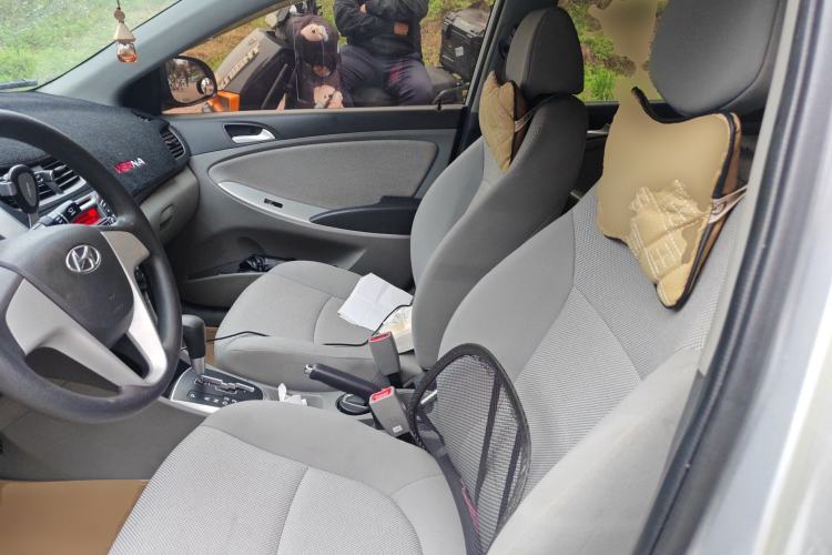 Used Hyundai Verna (older generation) 2013 Sedan 1.4L Automatic Standard GL Model Left Front Seat