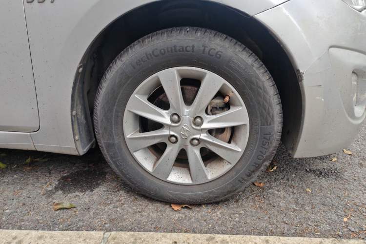 Used Hyundai Verna (older generation) 2013 Sedan 1.4L Automatic Standard GL Model Right Front Wheel Hub