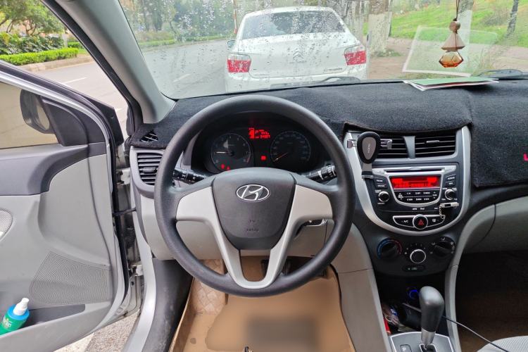 Used Hyundai Verna (older generation) 2013 Sedan 1.4L Automatic Standard GL Model Steering Wheel