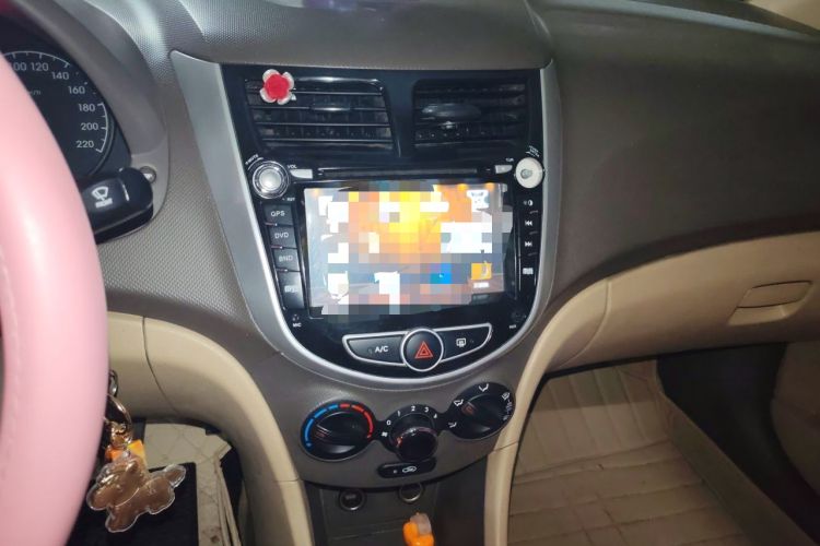 Used Hyundai Verna (older generation) 2013 Sedan 1.4L Automatic Standard GL Model Audio And AC Panel