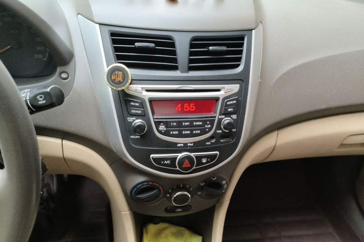 Used Hyundai Verna (older generation) 2013 Sedan 1.4L Automatic Standard GL Model Audio And AC Panel