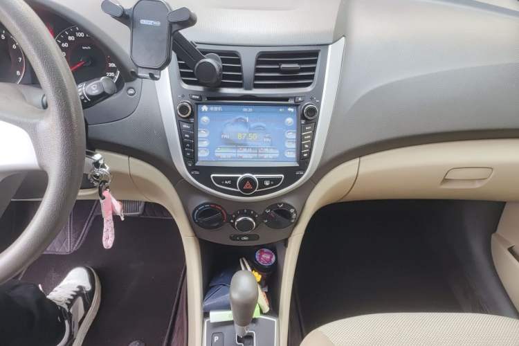 Used Hyundai Verna (older generation) 2013 Sedan 1.4L Automatic Standard GL Model Audio And AC Panel