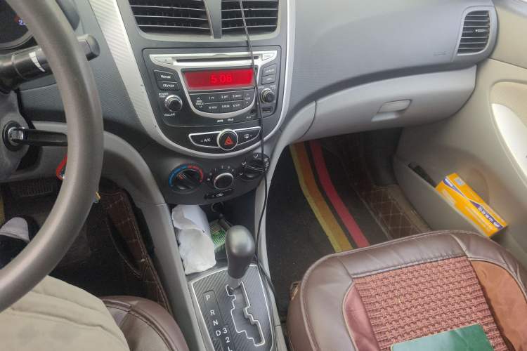 Used Hyundai Verna (older generation) 2013 Sedan 1.4L Automatic Standard GL Model Audio And AC Panel