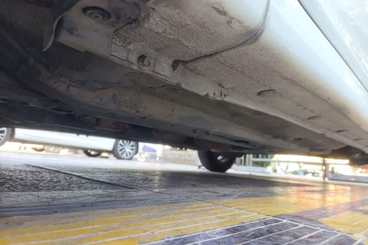 Used Hyundai Verna (older generation) 2013 Sedan 1.4L Automatic Standard GL Model Chassis Front Left