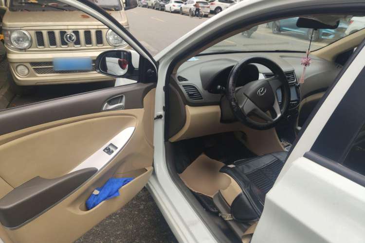 Used Hyundai Verna (older generation) 2013 Sedan 1.4L Automatic Standard GL Model Driver Seat