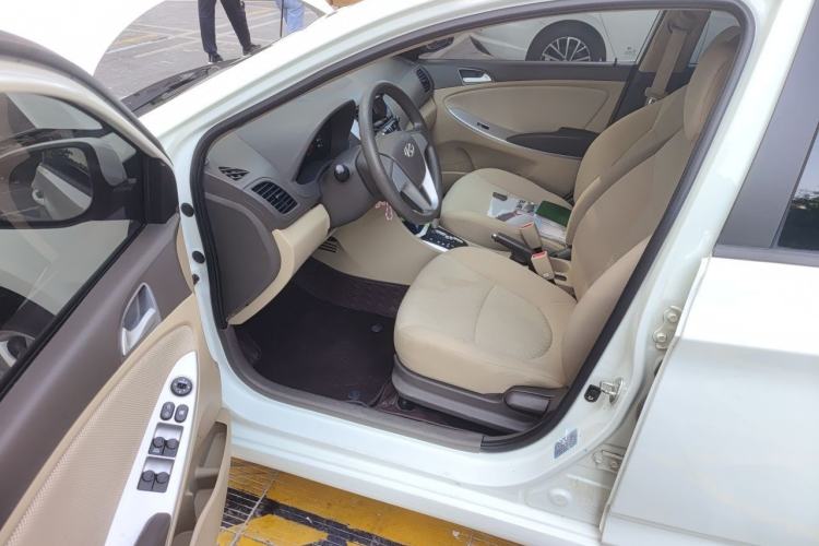 Used Hyundai Verna (older generation) 2013 Sedan 1.4L Automatic Standard GL Model Driver Seat