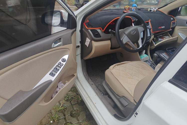 Used Hyundai Verna (older generation) 2013 Sedan 1.4L Automatic Standard GL Model Driver Seat