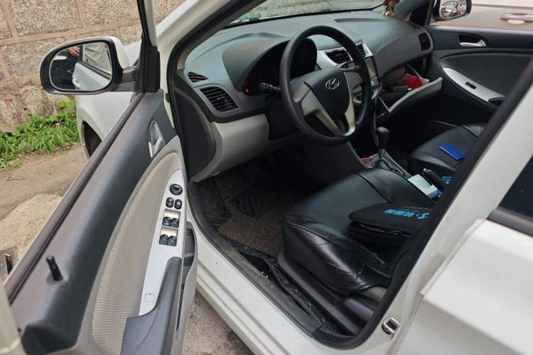 Used Hyundai Verna (older generation) 2013 Sedan 1.4L Automatic Standard GL Model Driver Seat