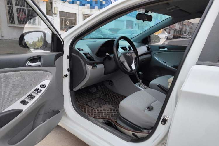Used Hyundai Verna (older generation) 2013 Sedan 1.4L Automatic Standard GL Model Driver Seat