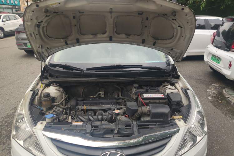 Used Hyundai Verna (older generation) 2013 Sedan 1.4L Automatic Standard GL Model Engine Bay
