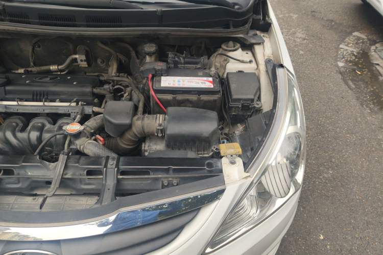 Used Hyundai Verna (older generation) 2013 Sedan 1.4L Automatic Standard GL Model Engine Bay Left