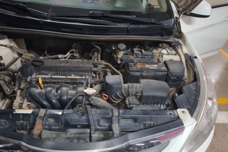 Used Hyundai Verna (older generation) 2013 Sedan 1.4L Automatic Standard GL Model Engine Bay Left