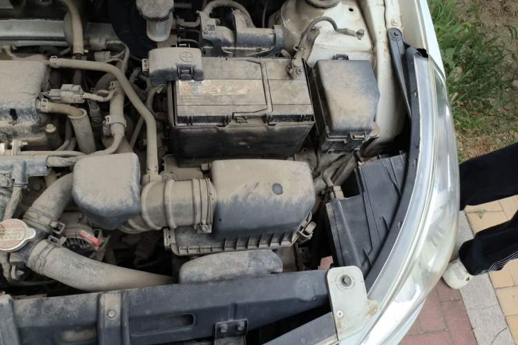 Used Hyundai Verna (older generation) 2013 Sedan 1.4L Automatic Standard GL Model Engine Bay Left