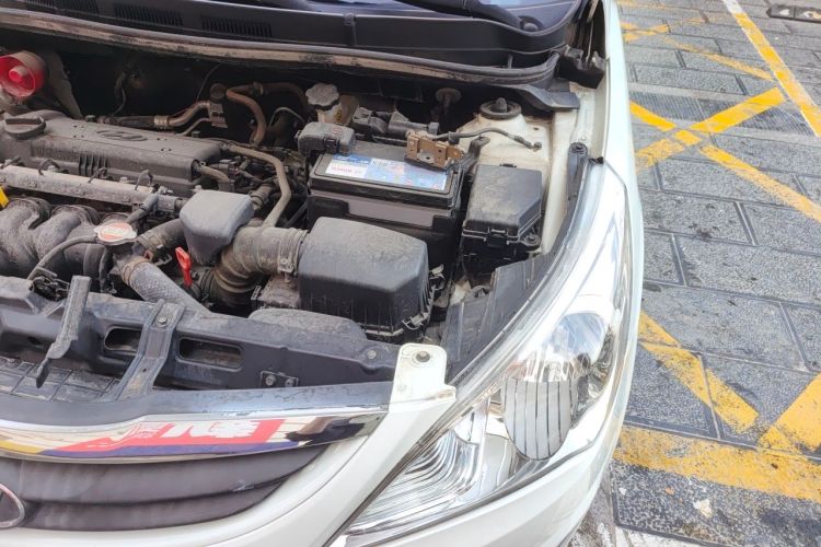 Used Hyundai Verna (older generation) 2013 Sedan 1.4L Automatic Standard GL Model Engine Bay Left