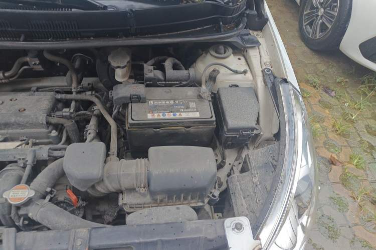 Used Hyundai Verna (older generation) 2013 Sedan 1.4L Automatic Standard GL Model Engine Bay Left
