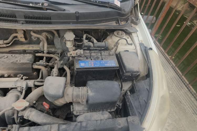 Used Hyundai Verna (older generation) 2013 Sedan 1.4L Automatic Standard GL Model Engine Bay Left