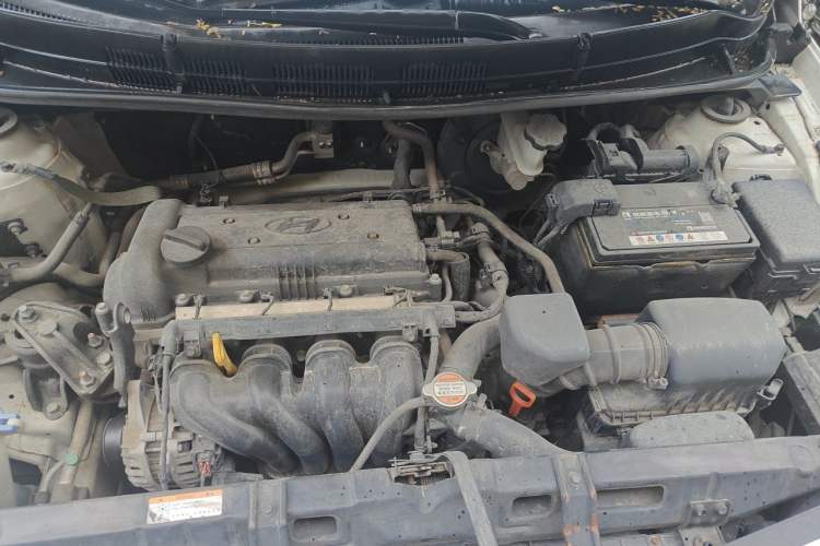 Used Hyundai Verna (older generation) 2013 Sedan 1.4L Automatic Standard GL Model Engine Bay