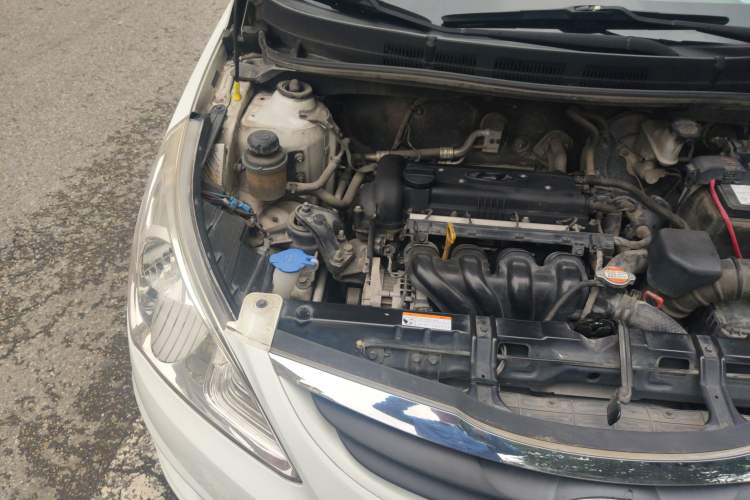 Used Hyundai Verna (older generation) 2013 Sedan 1.4L Automatic Standard GL Model Engine Bay Right
