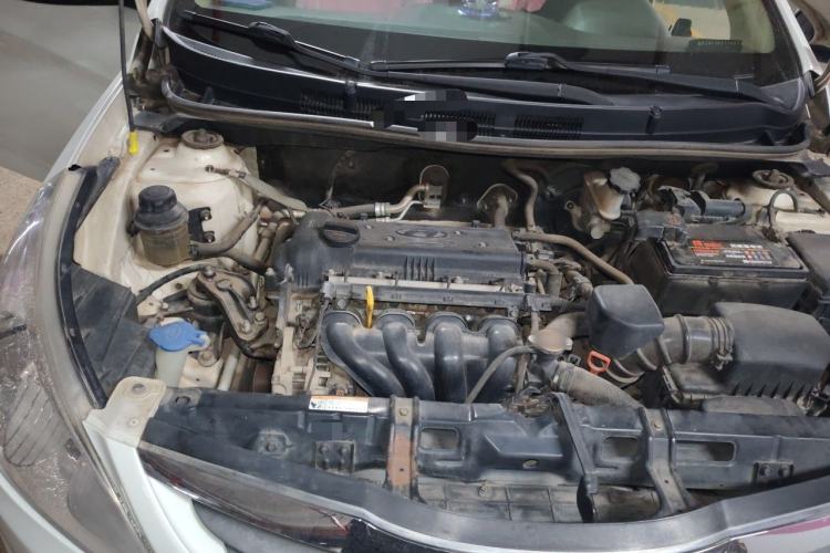 Used Hyundai Verna (older generation) 2013 Sedan 1.4L Automatic Standard GL Model Engine Bay Right