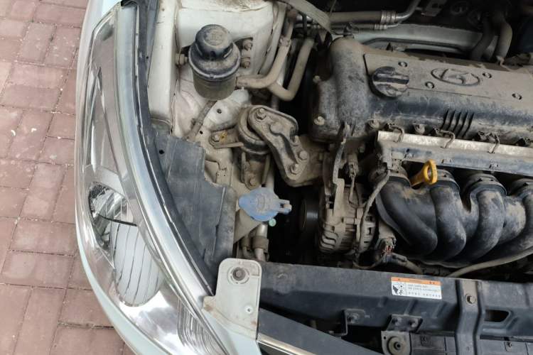 Used Hyundai Verna (older generation) 2013 Sedan 1.4L Automatic Standard GL Model Engine Bay Right